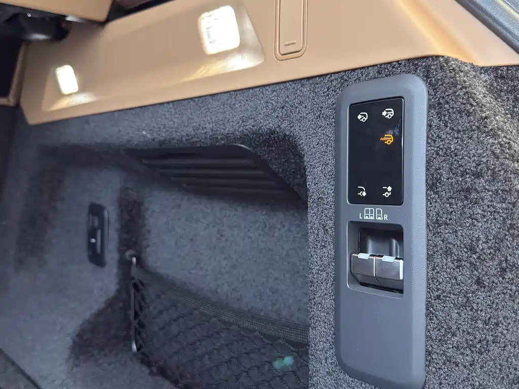 Land Rover Range Rover 2025 — фото 12