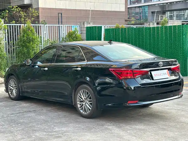 Toyota Crown 2016