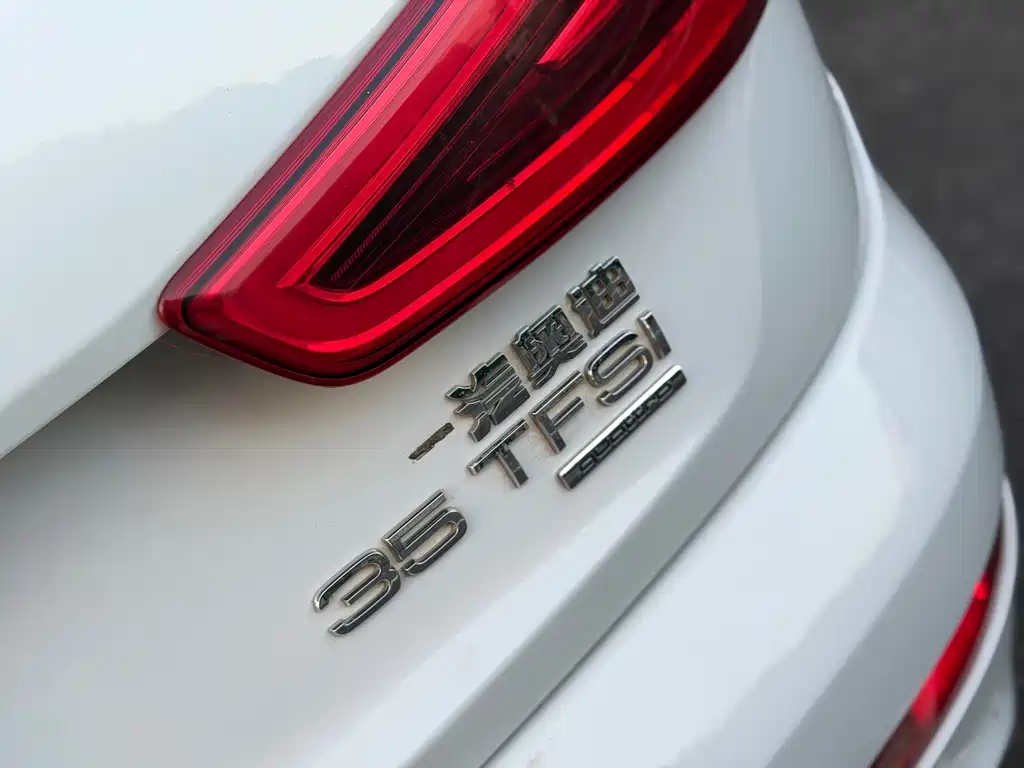 Audi Q3 2016 — фото 19
