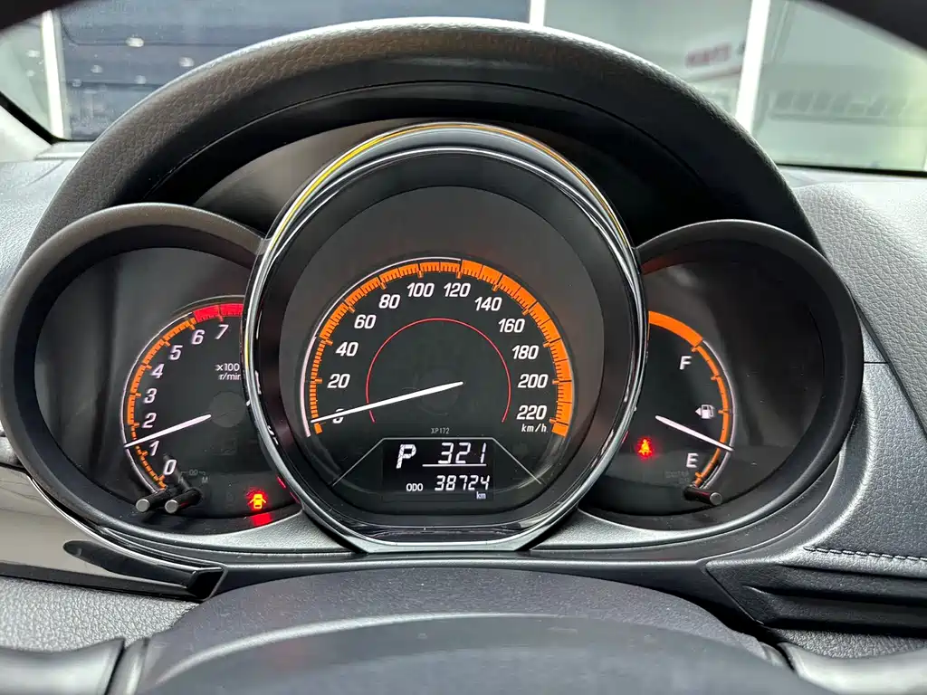 Toyota Yaris L 2021 — фото 18