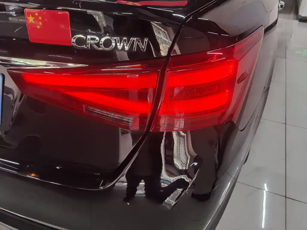 Toyota Crown 2016 — фото 21