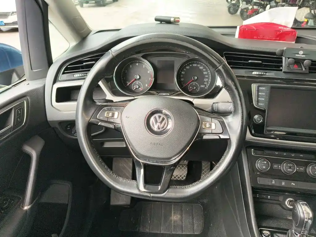 Volkswagen Touran 2018 — фото 3