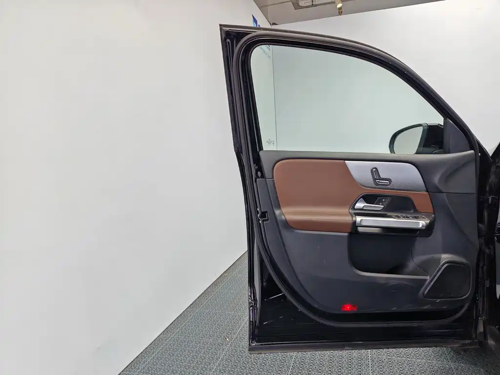 Mercedes-Benz GLB 2023 — фото 13