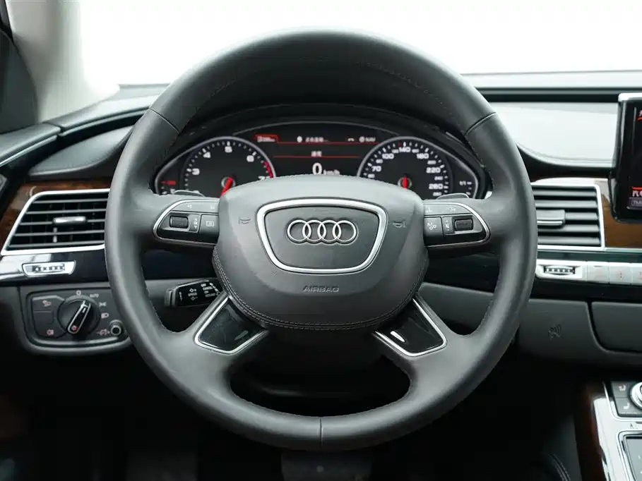 Audi A8 2016 — фото 11