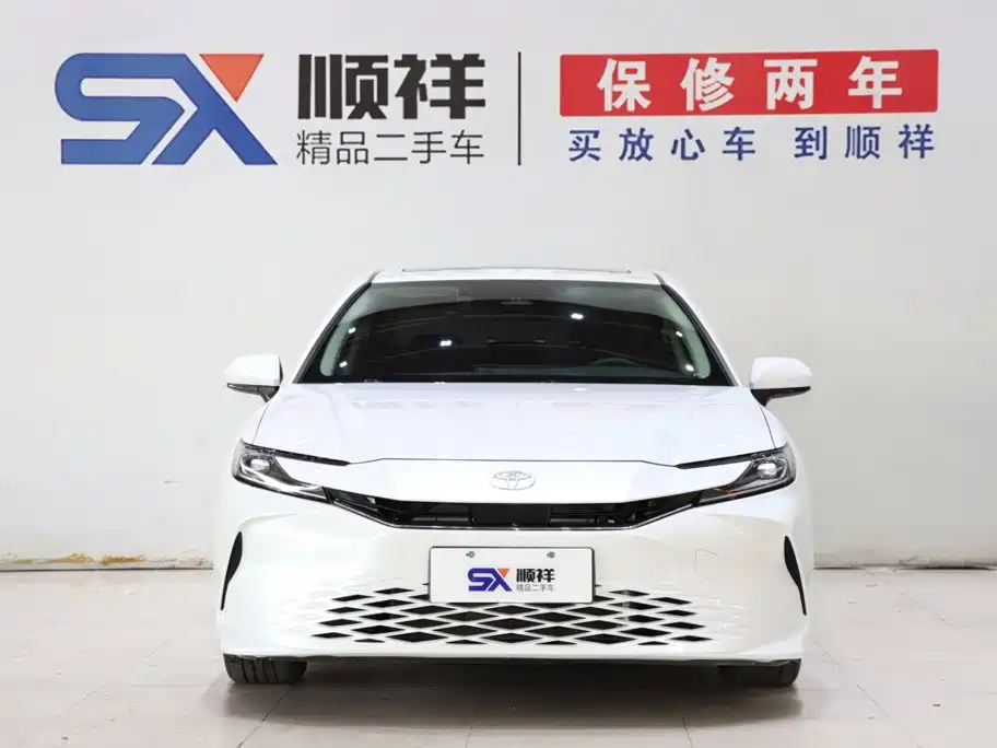 Toyota Camry 2025 — фото 2