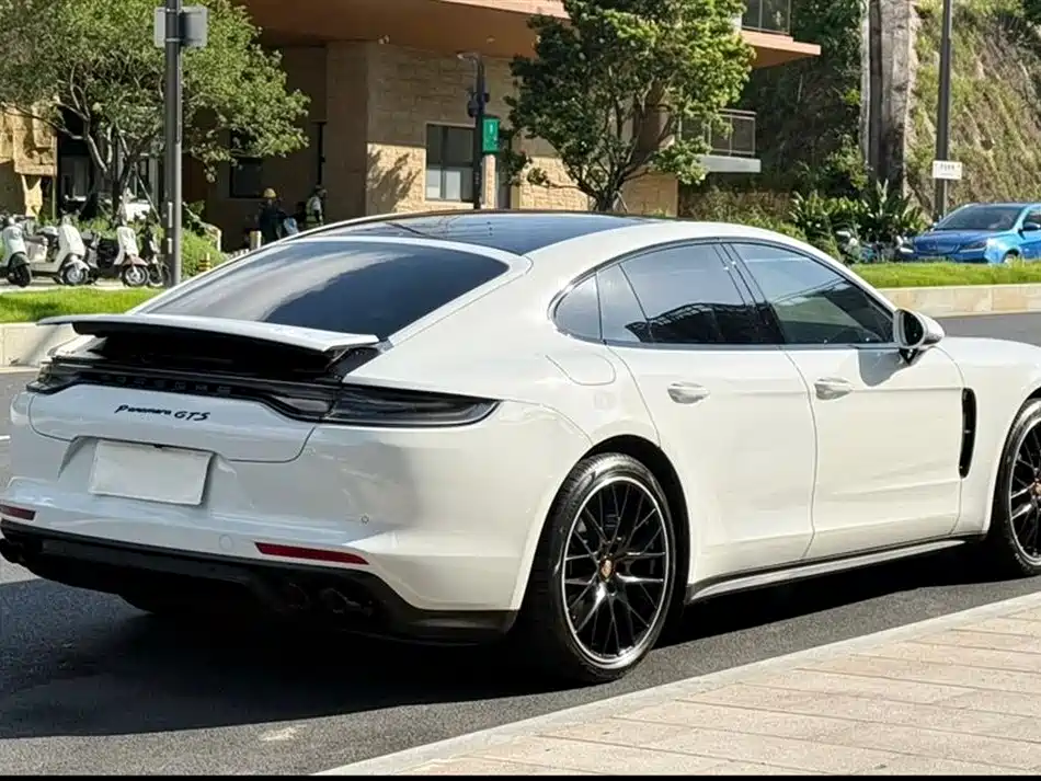 Porsche Panamera 2023