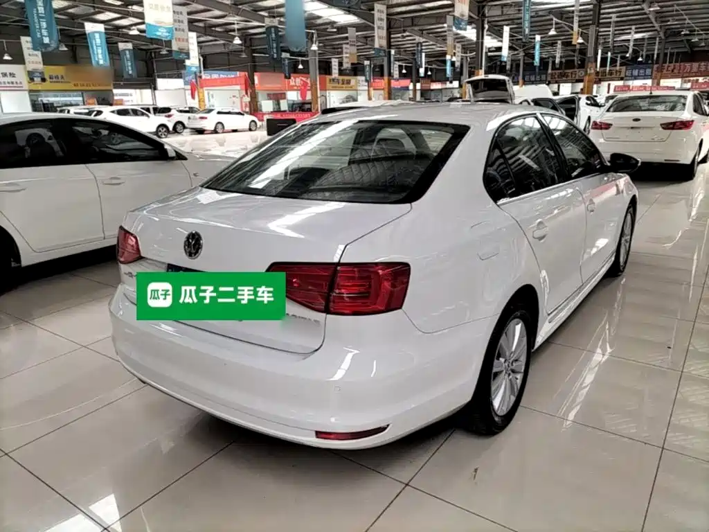 Volkswagen Sagitar 2015