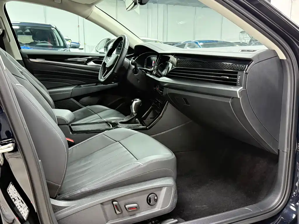 Volkswagen Passat 2023 — фото 19