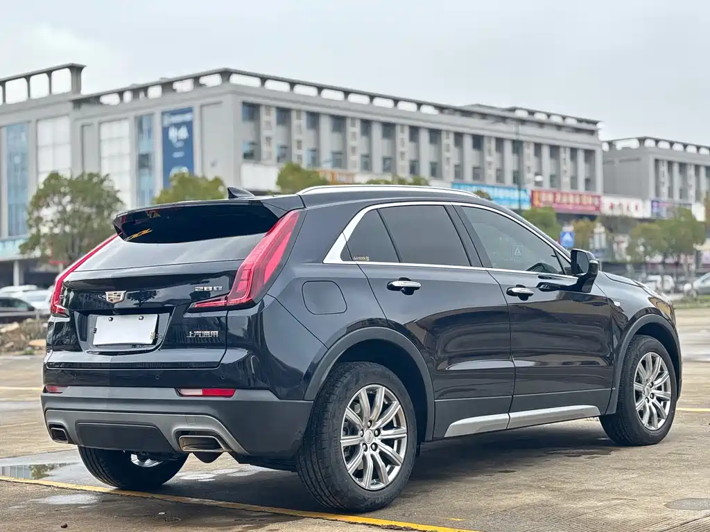 Cadillac XT4 2022 — фото 8