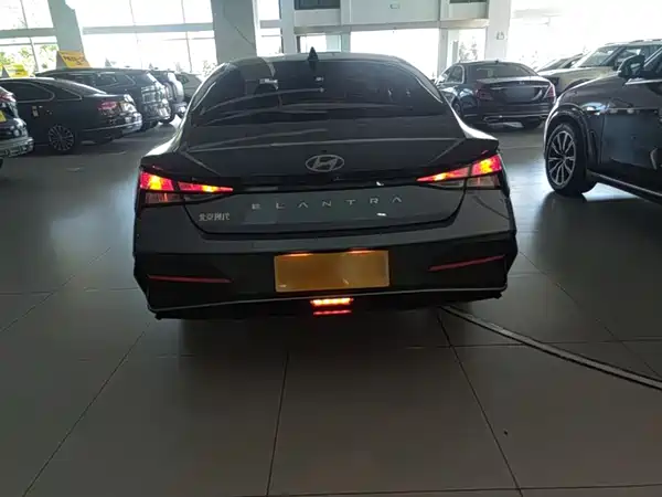 Hyundai Elantra 2024