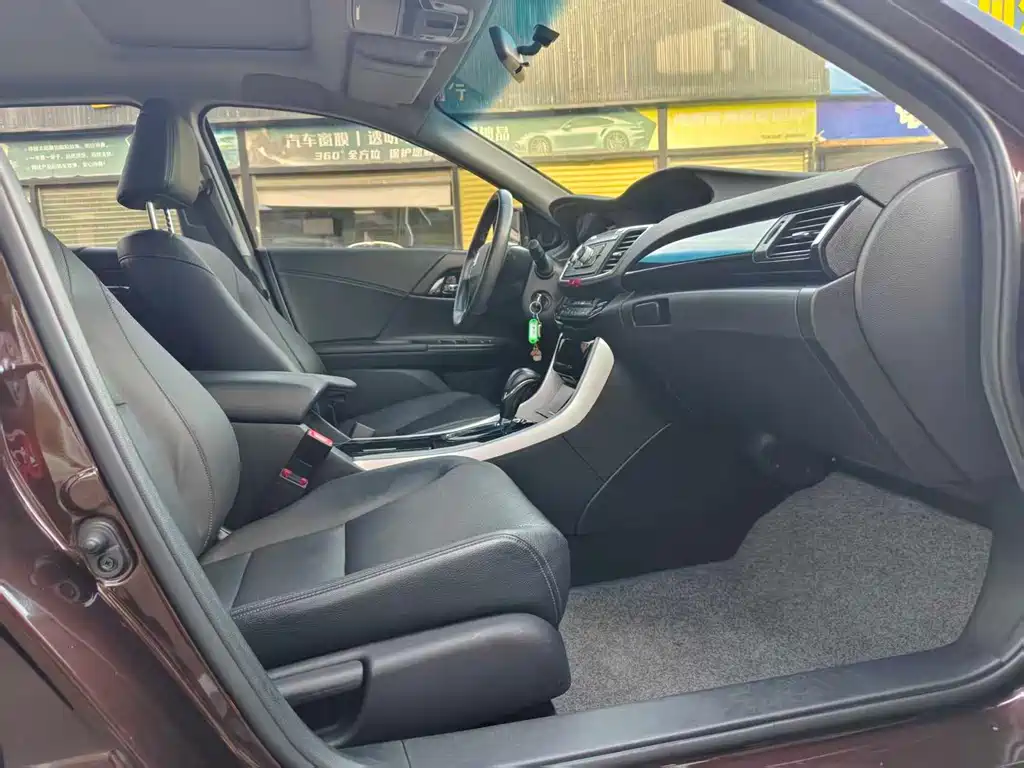 Honda Accord 2017 — фото 12