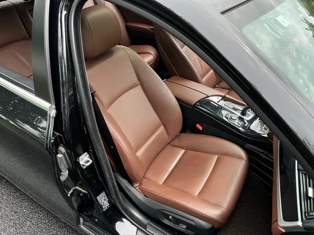 BMW 5 Series 2016 — фото 18