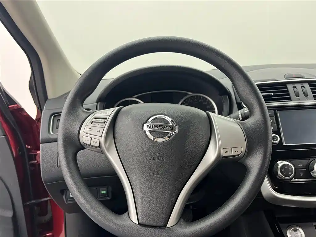 Nissan Tiida 2018 — фото 11