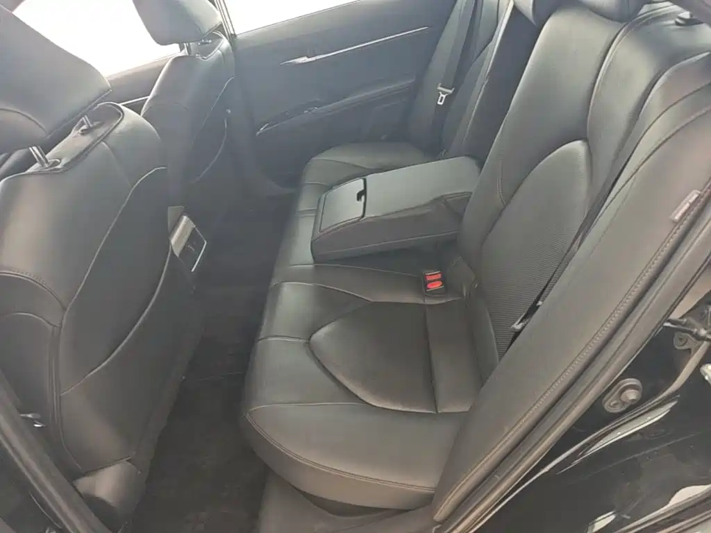 Toyota Camry 2020 — фото 17