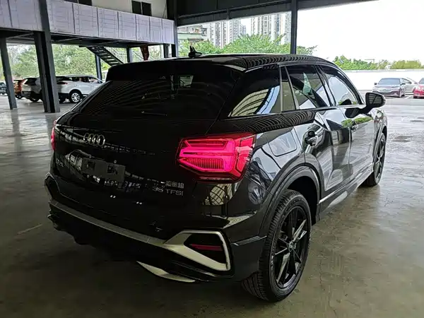 Audi Q2L 2024