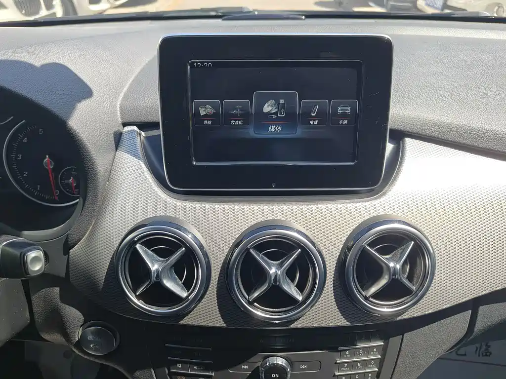 Mercedes-Benz B-Class 2015 — фото 9