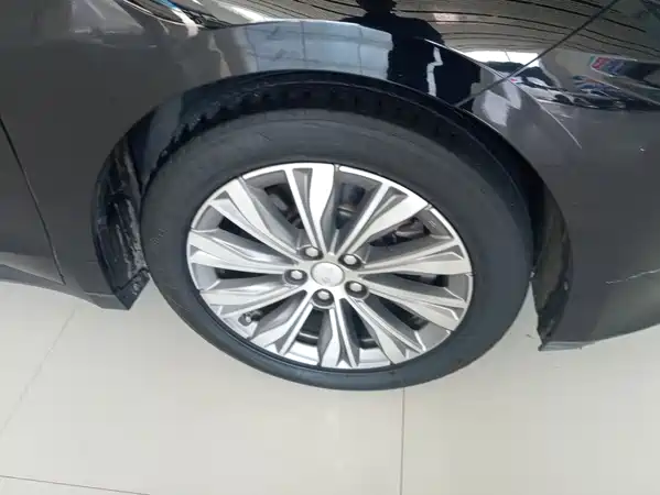 Hongqi E-QM5 2024