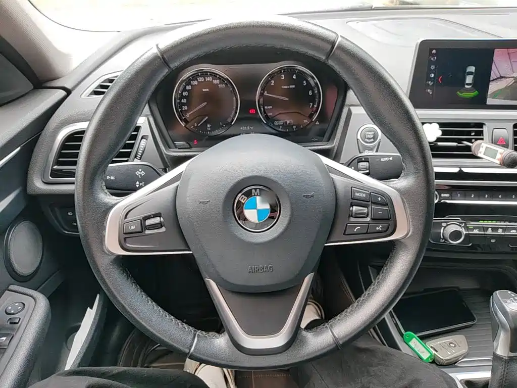BMW 1 Series 2019 — фото 11