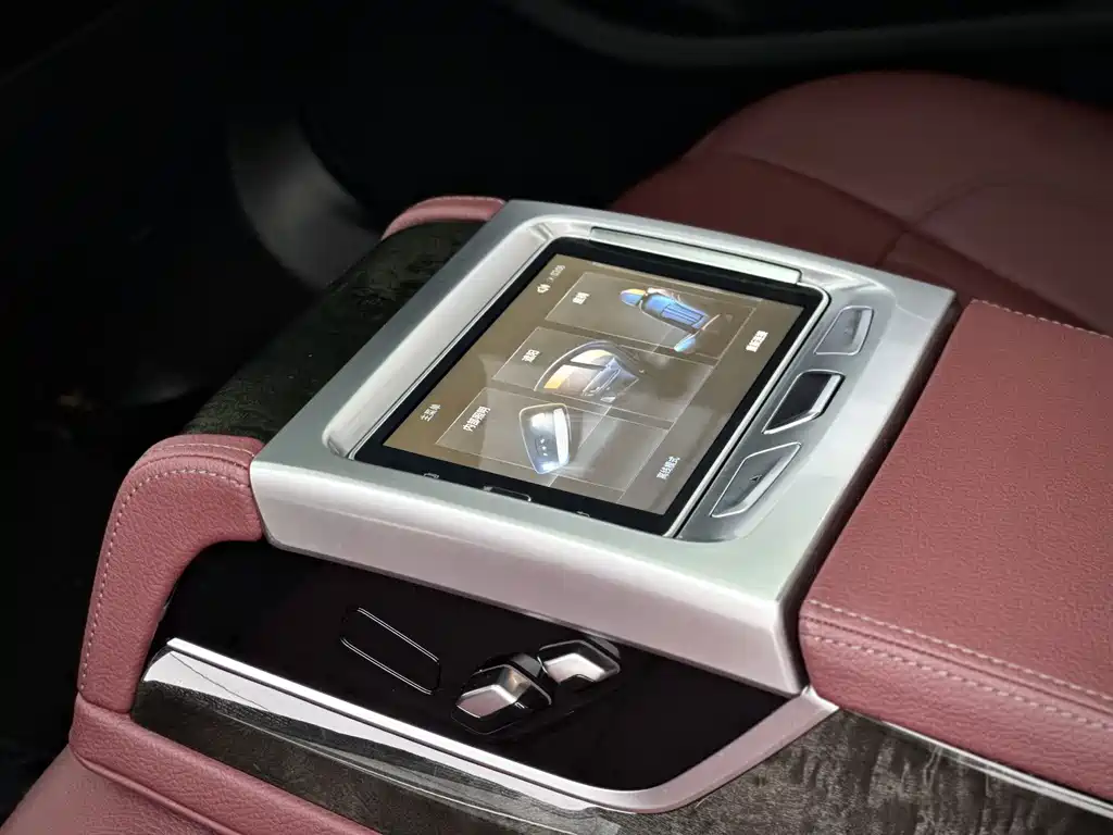 BMW 5 Series 2019 — фото 15