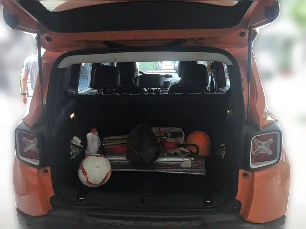 Jeep Renegade 2017 — фото 16