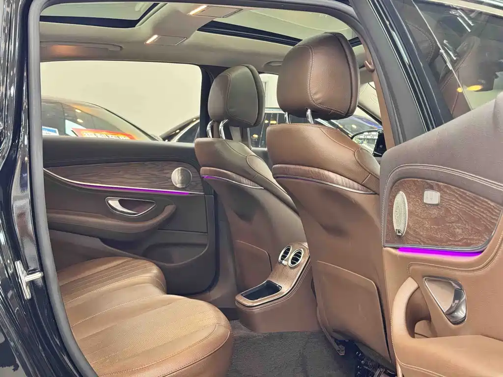 Mercedes-Benz E-Class 2022 — фото 18