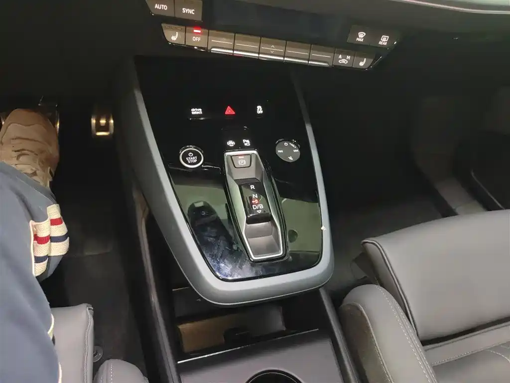 Audi Q5 e-tron 2023 — фото 14