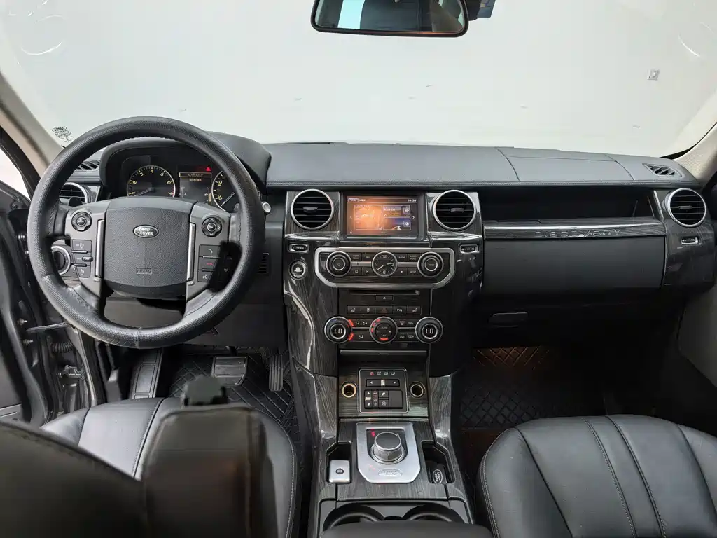 Land Rover Discovery 2017 — фото 11