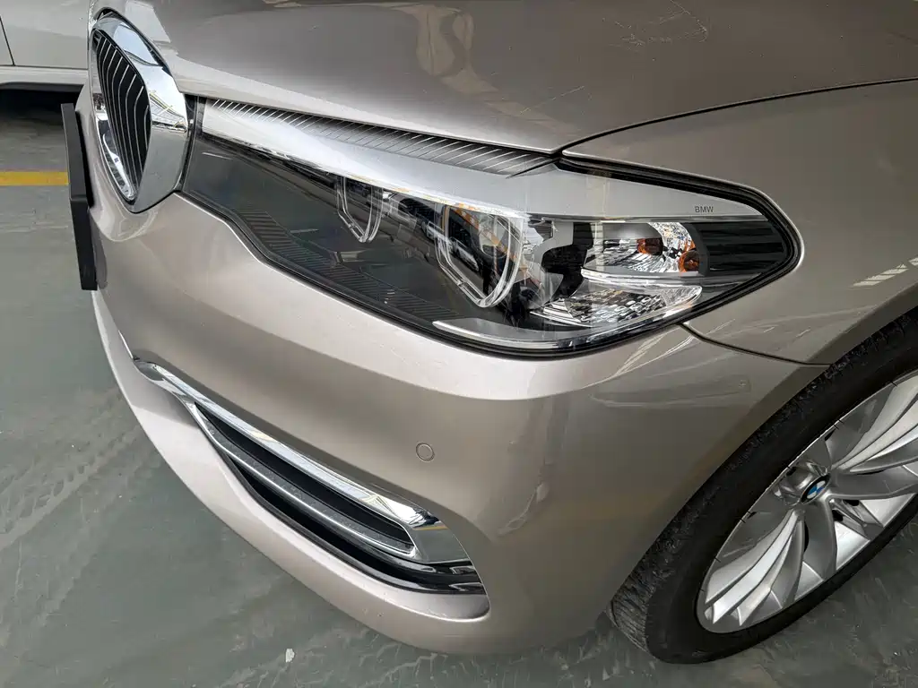 BMW 5 Series 2020 — фото 16