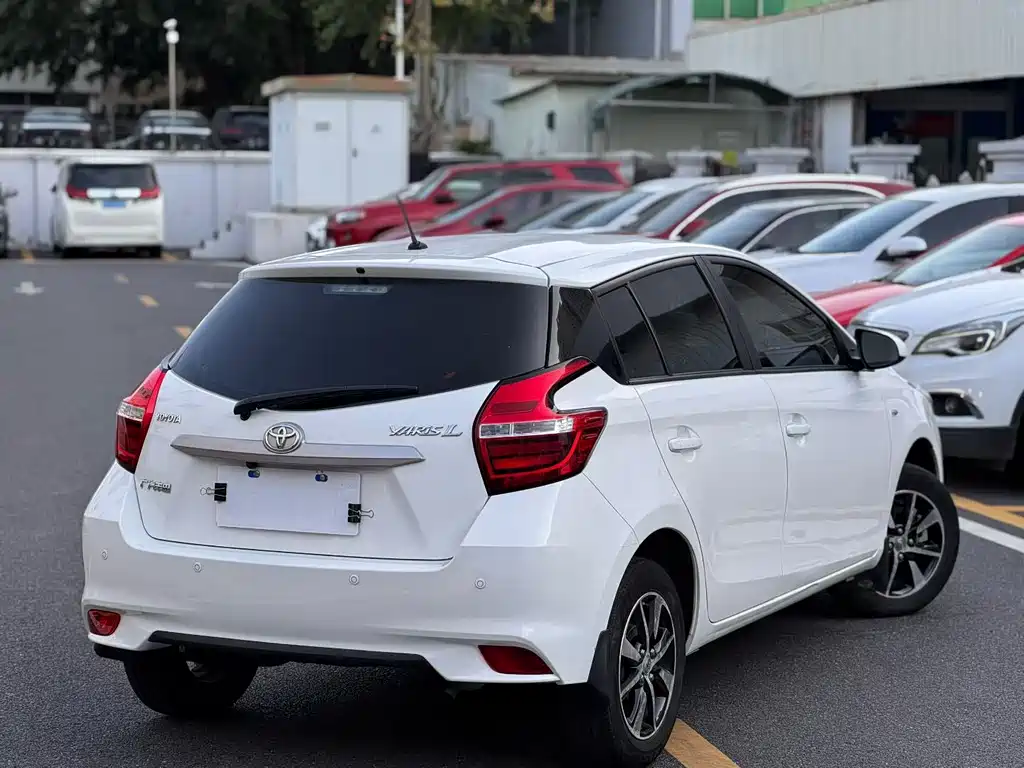 Toyota Yaris L 2021 — фото 18