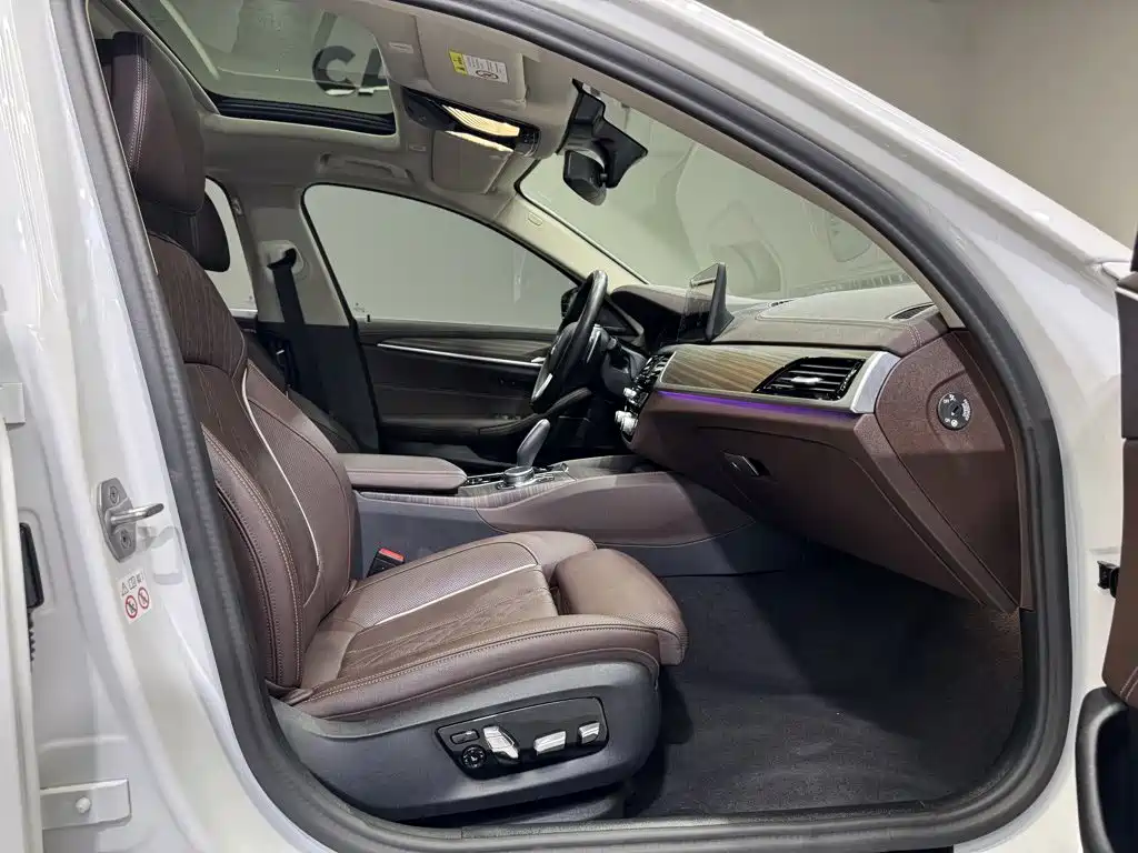 BMW 5 Series 2023 — фото 18
