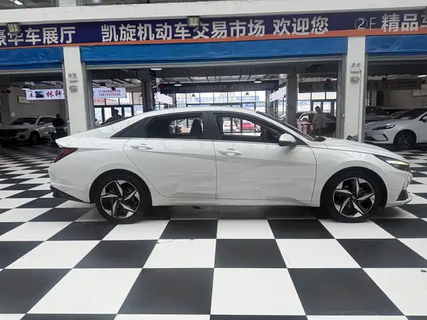 Hyundai Elantra 2022