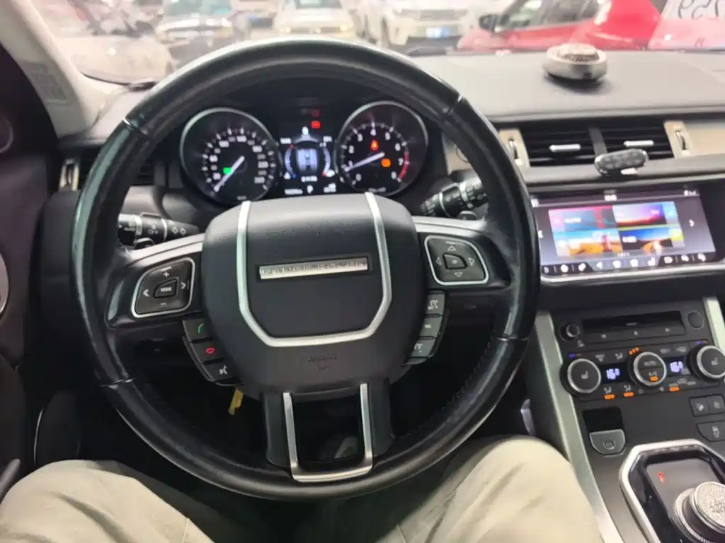 Land Rover Evoque 2018 — фото 11
