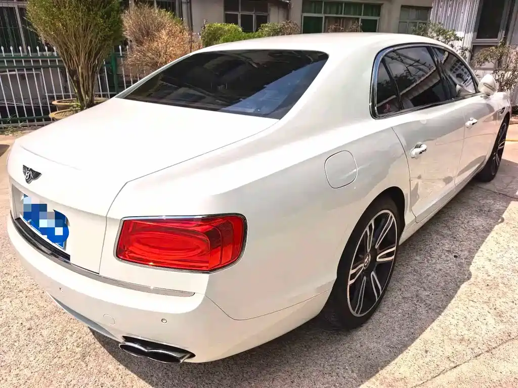Bentley Flying Spur 2018 — фото 2
