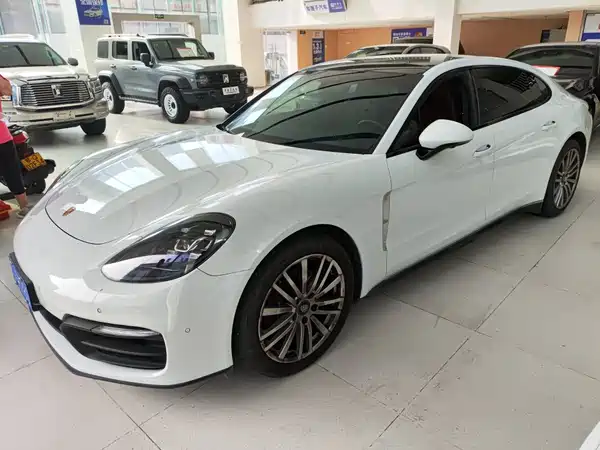 Porsche Panamera 2021
