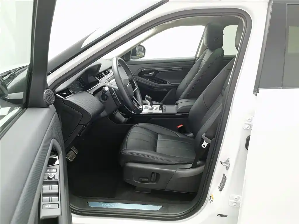 Land Rover Evoque 2021 — фото 10