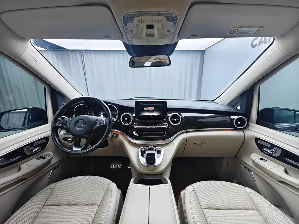 Mercedes-Benz V-Class 2020 — фото 13