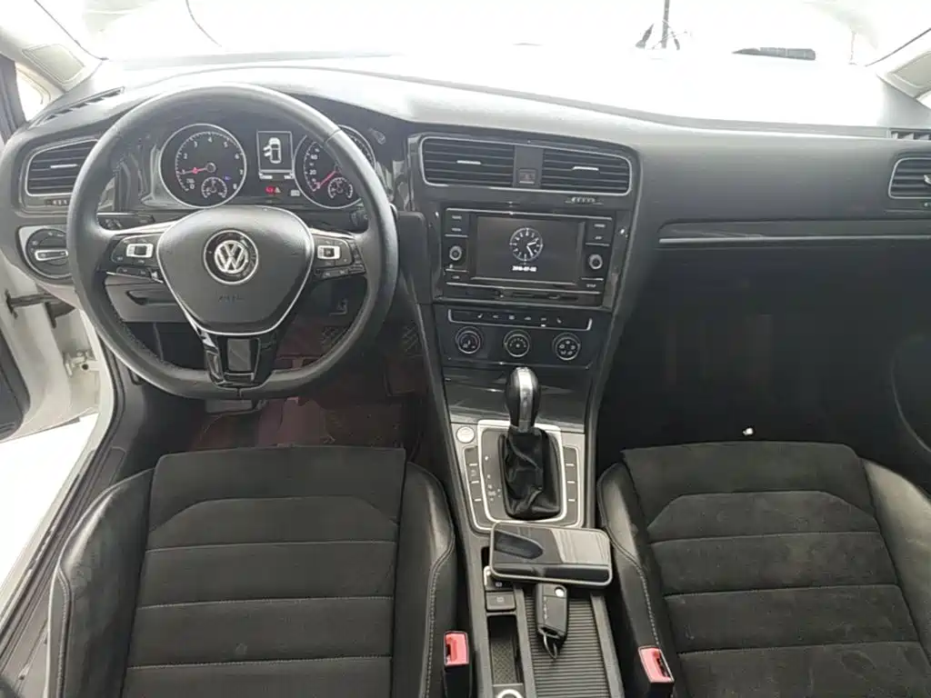 Volkswagen Golf 2018 — фото 10