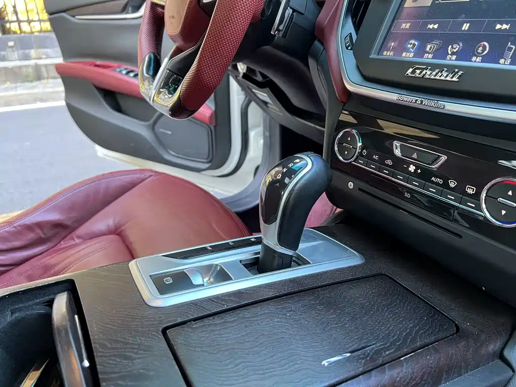 Maserati Ghibli 2015 — фото 14