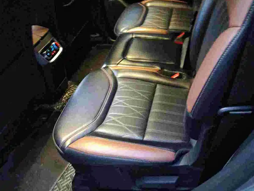 Ford Explorer 2023 — фото 10