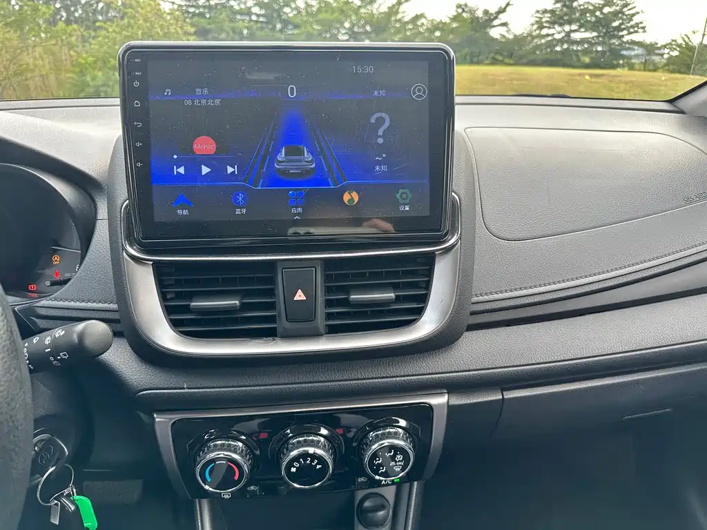 Toyota Yaris L 2020 — фото 17