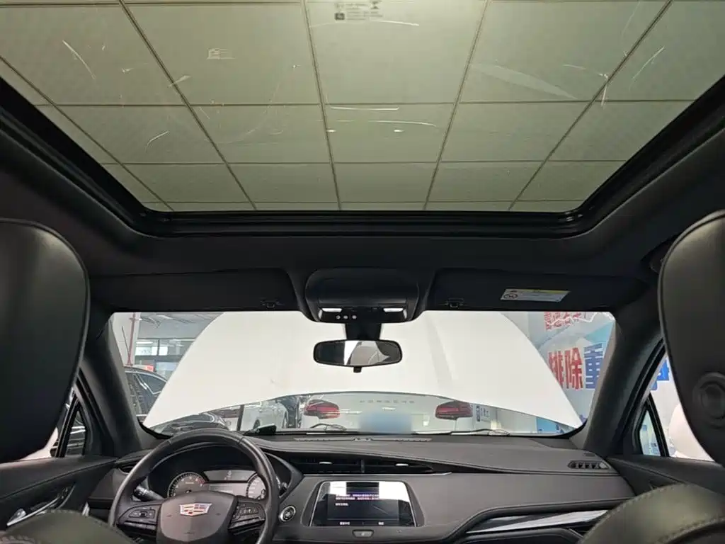 Cadillac XT4 2019 — фото 18