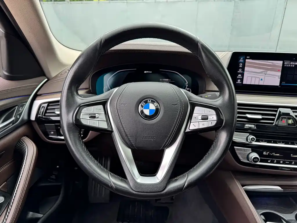 BMW 5 Series New Energy 2020 — фото 17
