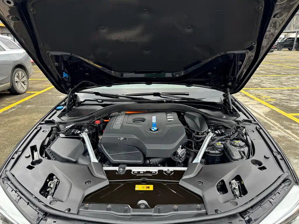 BMW 5 Series New Energy 2020 — фото 24