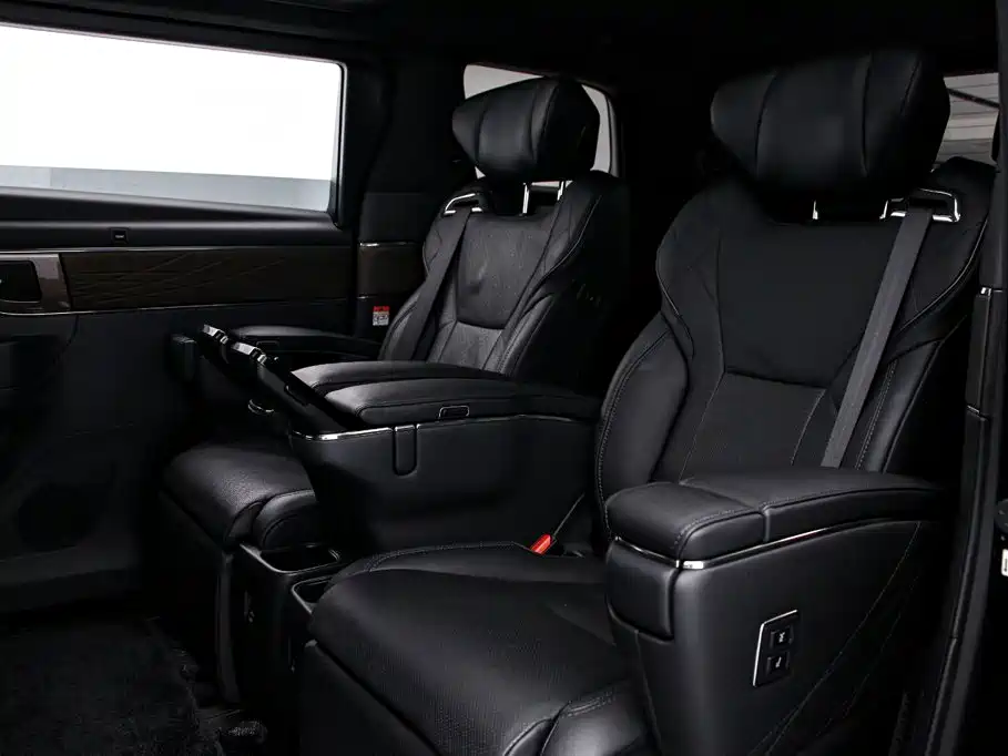 Toyota Alphard 2024 — фото 16