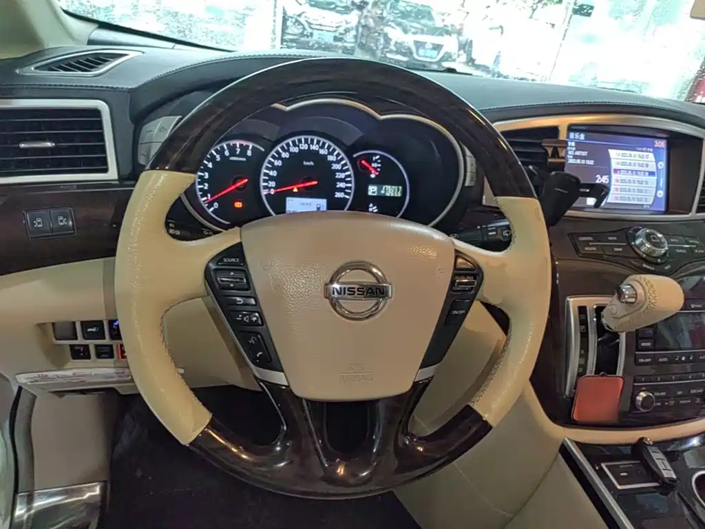 Nissan Quest 2017 — фото 11