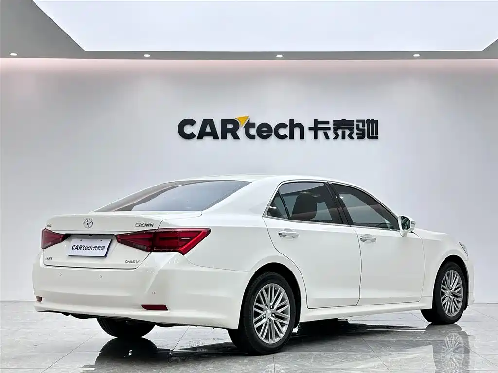 Toyota Crown 2017 — фото 5