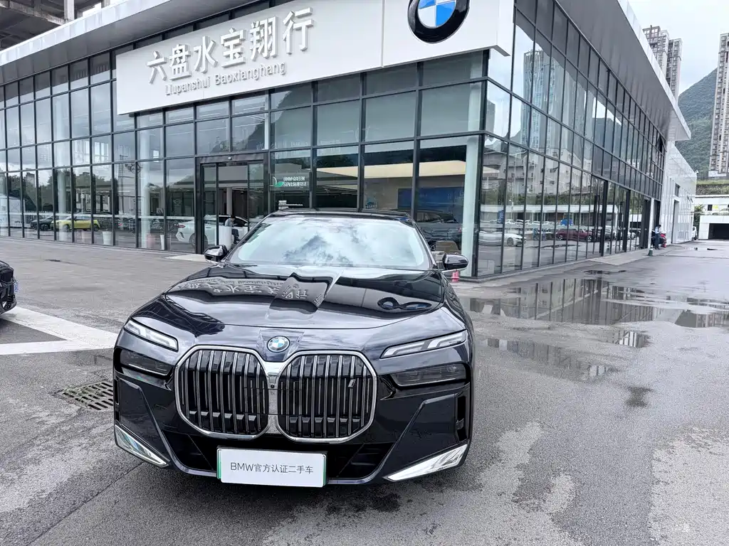 BMW i7 2023 — фото 1