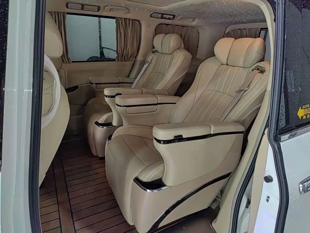 Nissan Quest 2017 — фото 17
