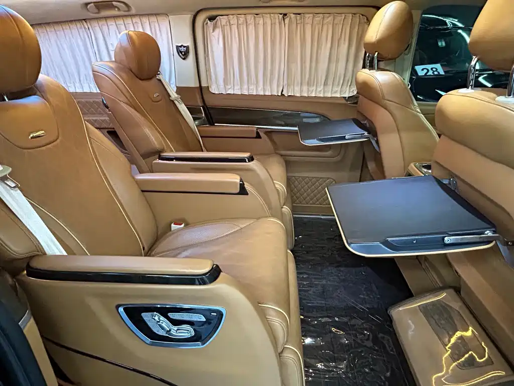 Mercedes-Benz V-Class 2021 — фото 18