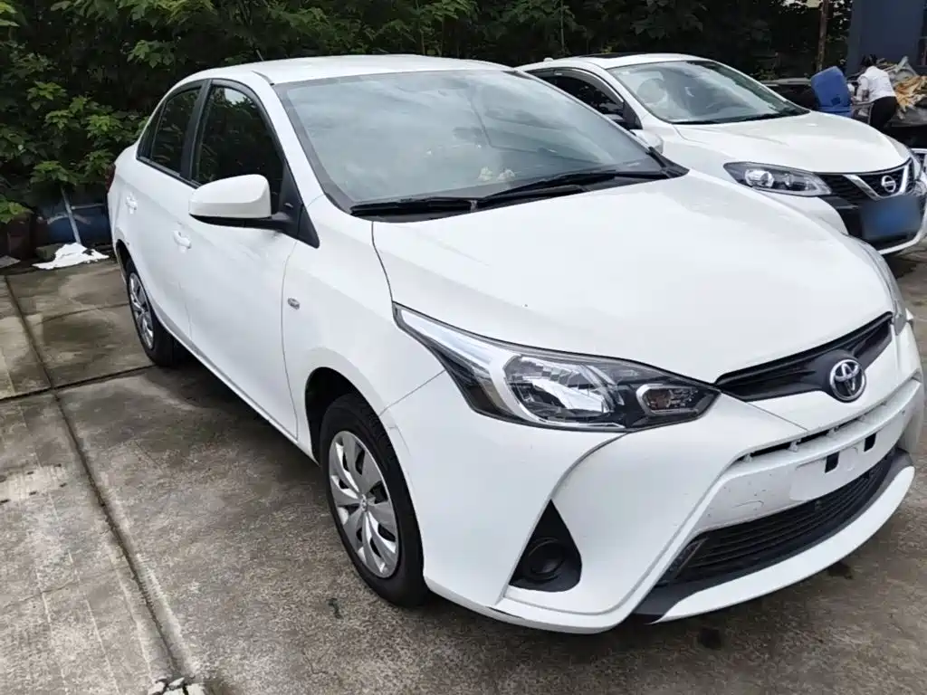 Toyota Yaris L 2021
